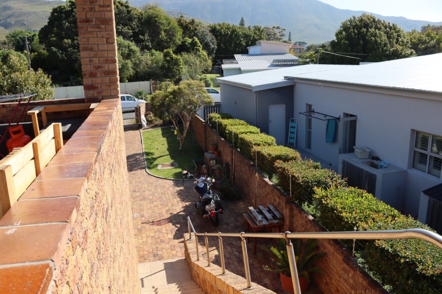 6 Bedroom Property for Sale in Kleinmond Western Cape